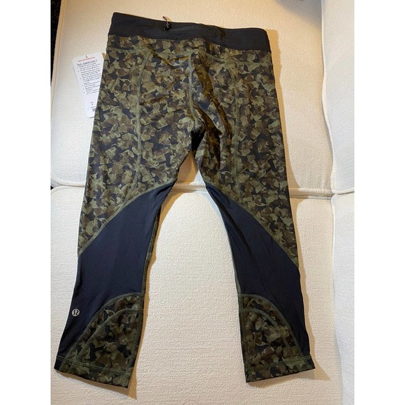 Lululemon NWT Run Inspire Crop II, Sz 6 - Picture 4 of 8